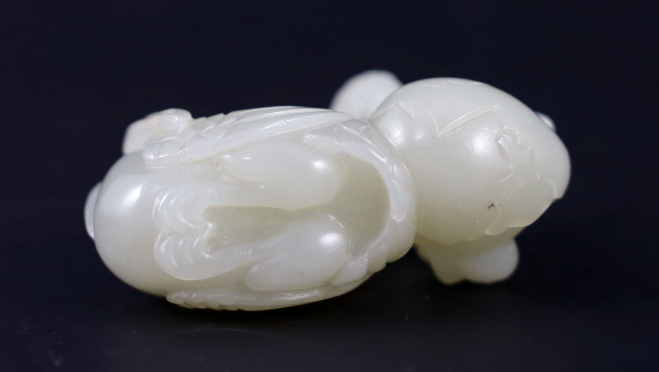 A Chinese pale celadon jade duck group, 5.5 cm long